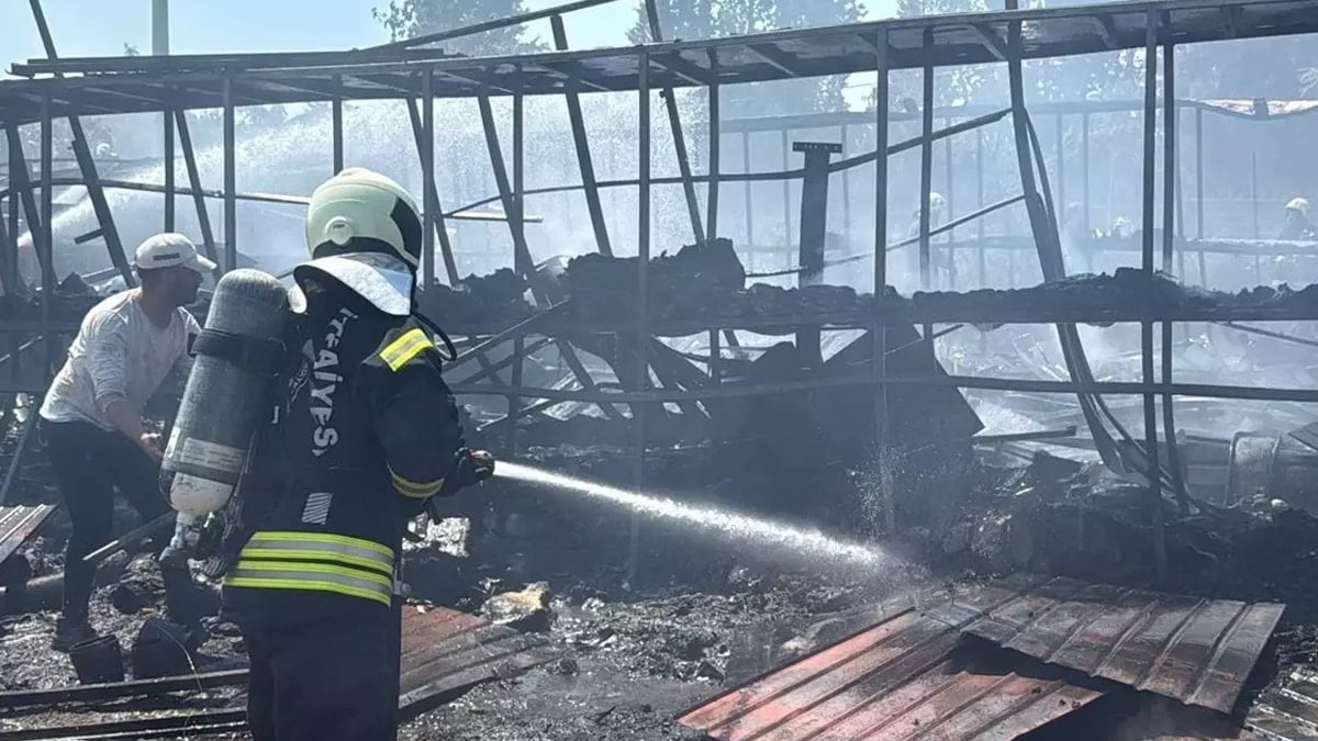 Kocaeli Yediemin deposunda çıkan yangın sonrası depo kullanılamaz hale geldi