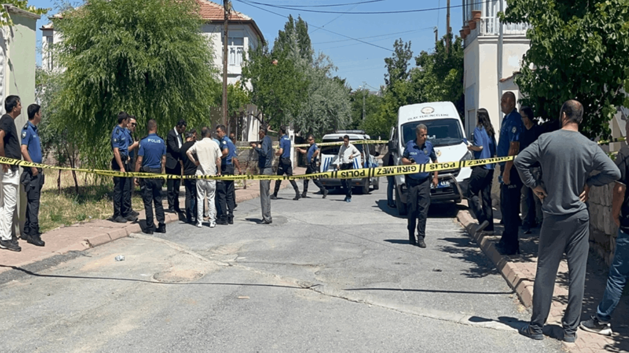 Üvey kızını tüfekle yaralayıp canına kıydı