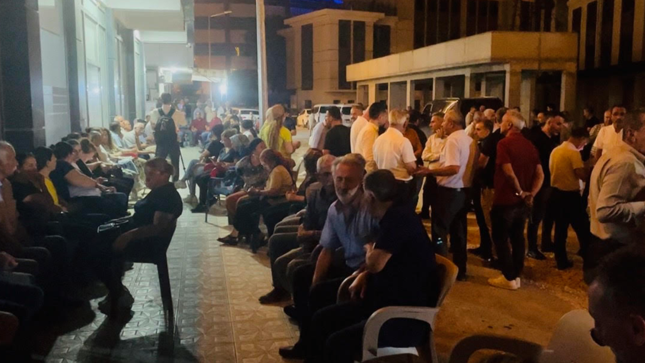 Tutdere gözaltında, halk nöbette...