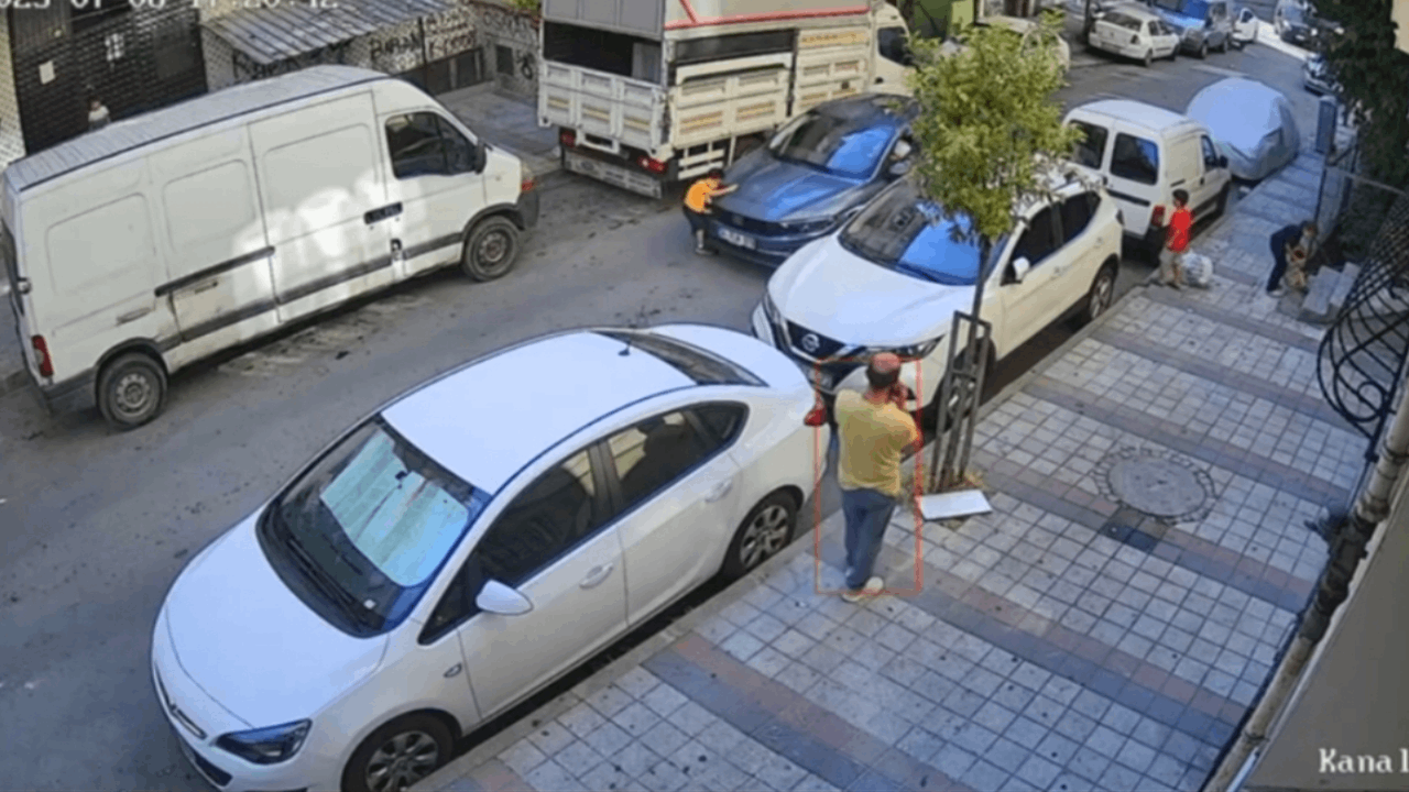 Yola fırlayan çocuğa otomobilin çarptığı anlar kamerada