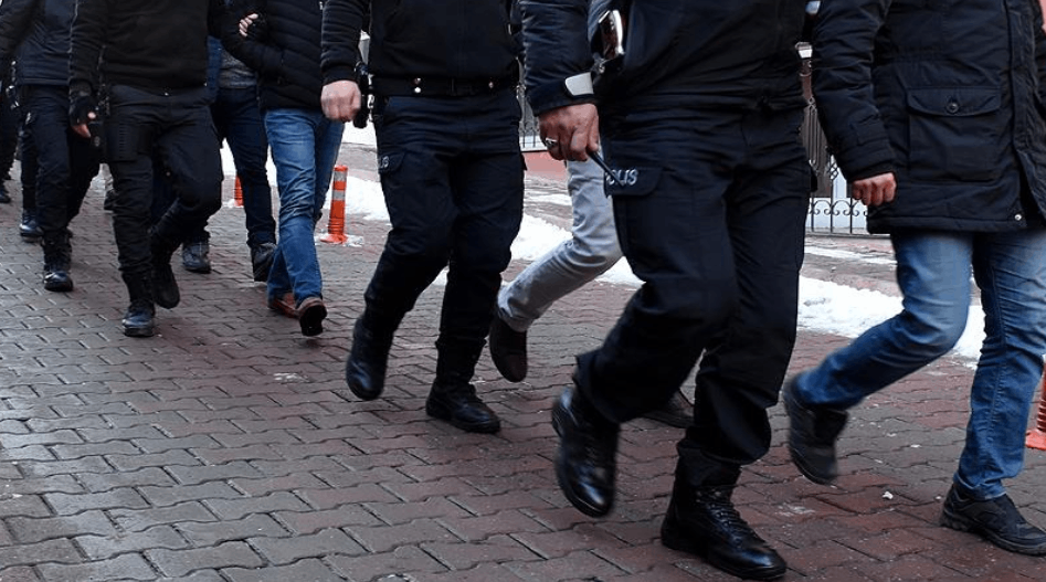 İstanbul merkezli FETÖ operasyonunda yakalanan 51 zanlı adliyede