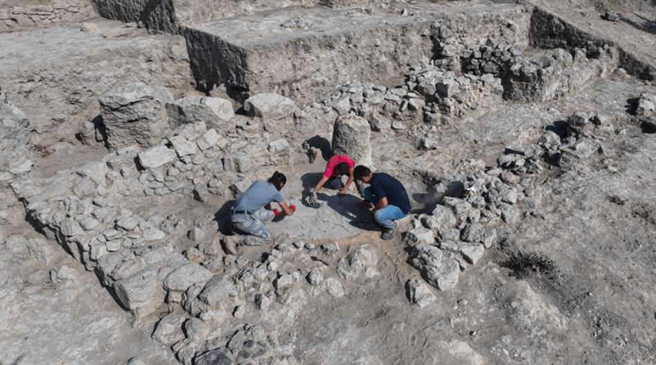 Yassı Höyük'te Geç Tunç Çağı'na ait yapı ve silolar gün yüzüne çıkarıldı