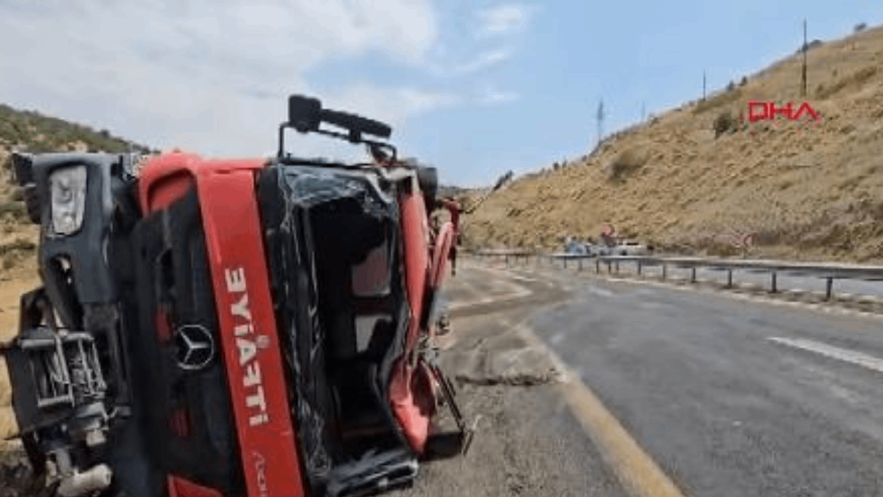 Yangına giden itfaiye aracı devrildi: 1 itfaiyeci öldü