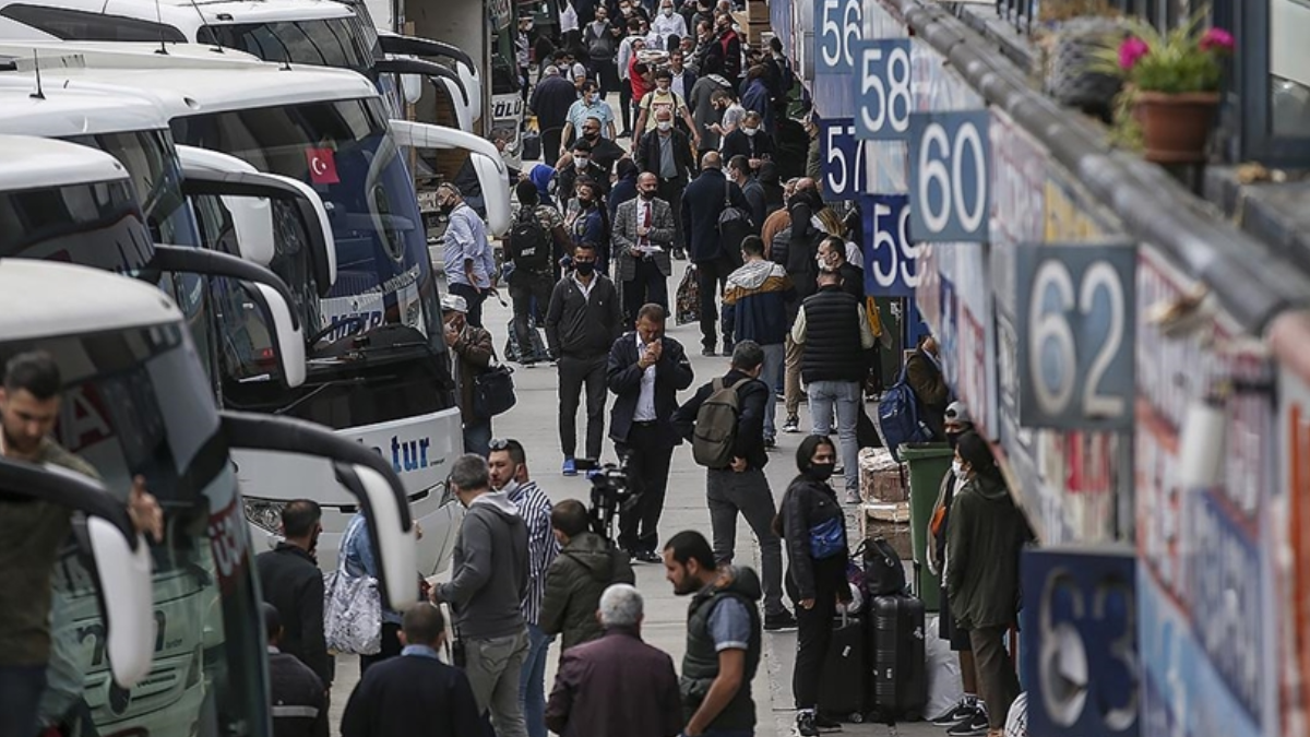 Haberi duyan şehir değiştirmek için sıraya girdi, otobüs biletleri hızla tükeniyor! İşte nedeni
