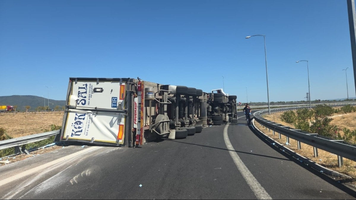 Çay yüklü TIR devrildi: 1 yaralı