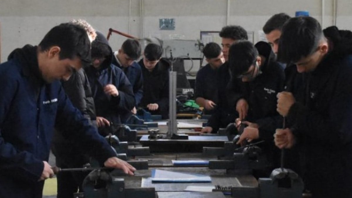 Hayali çıraklarla devletten 700 milyon lira çalmışlar