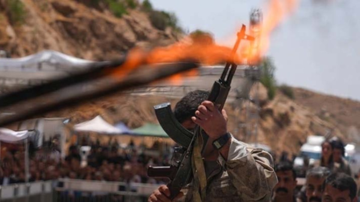 İktidara yakın gazete duyurdu: Silah bırakan PKK'lı, terörist sayılmayacak