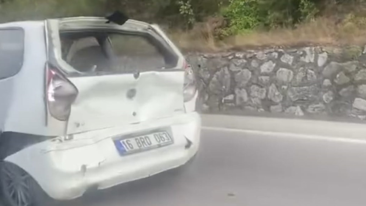 Bursa'da kamyonet ile otomobil çarpıştı: 4 yaralı