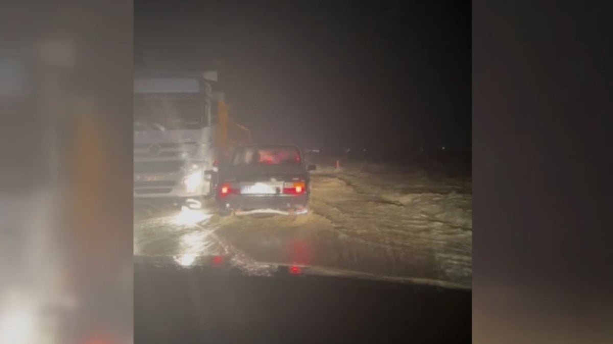 Ankara'da sağanak: Polatlı- Yunak yolu ulaşıma kapandı