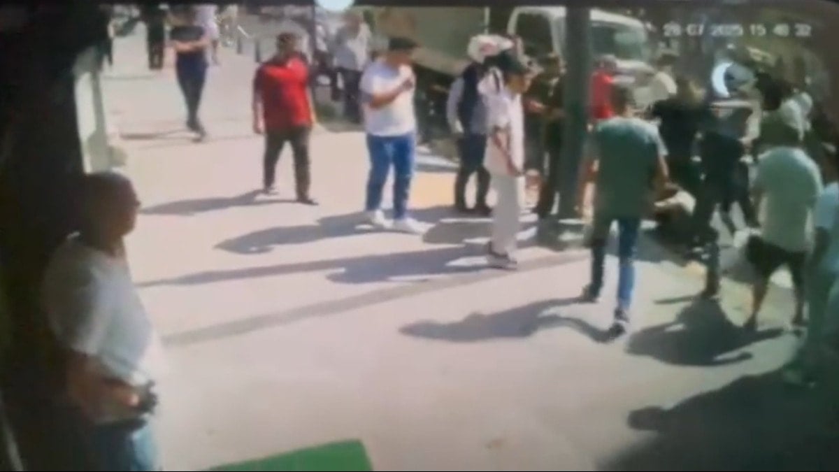 Yolu kapatan nakliyeciye esnaftan meydan dayağı