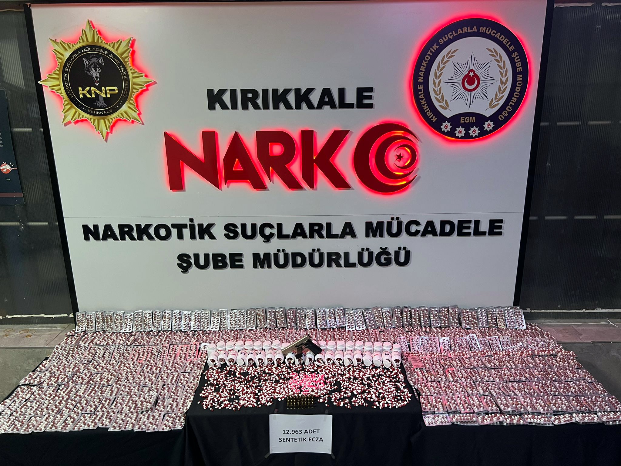 Binlerce sentetik uyuşturucu hap ele geçirildi