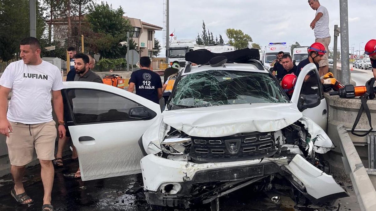 Adana'da otoyol gişelerinde feci kaza: Ölü ve yaralılar var
