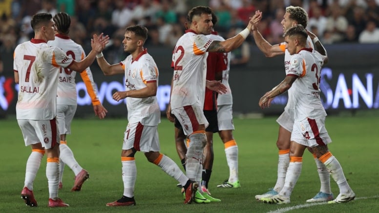 Sezonun ilk maçında 3 gol, 2 penaltı, 1 kırmızı kart