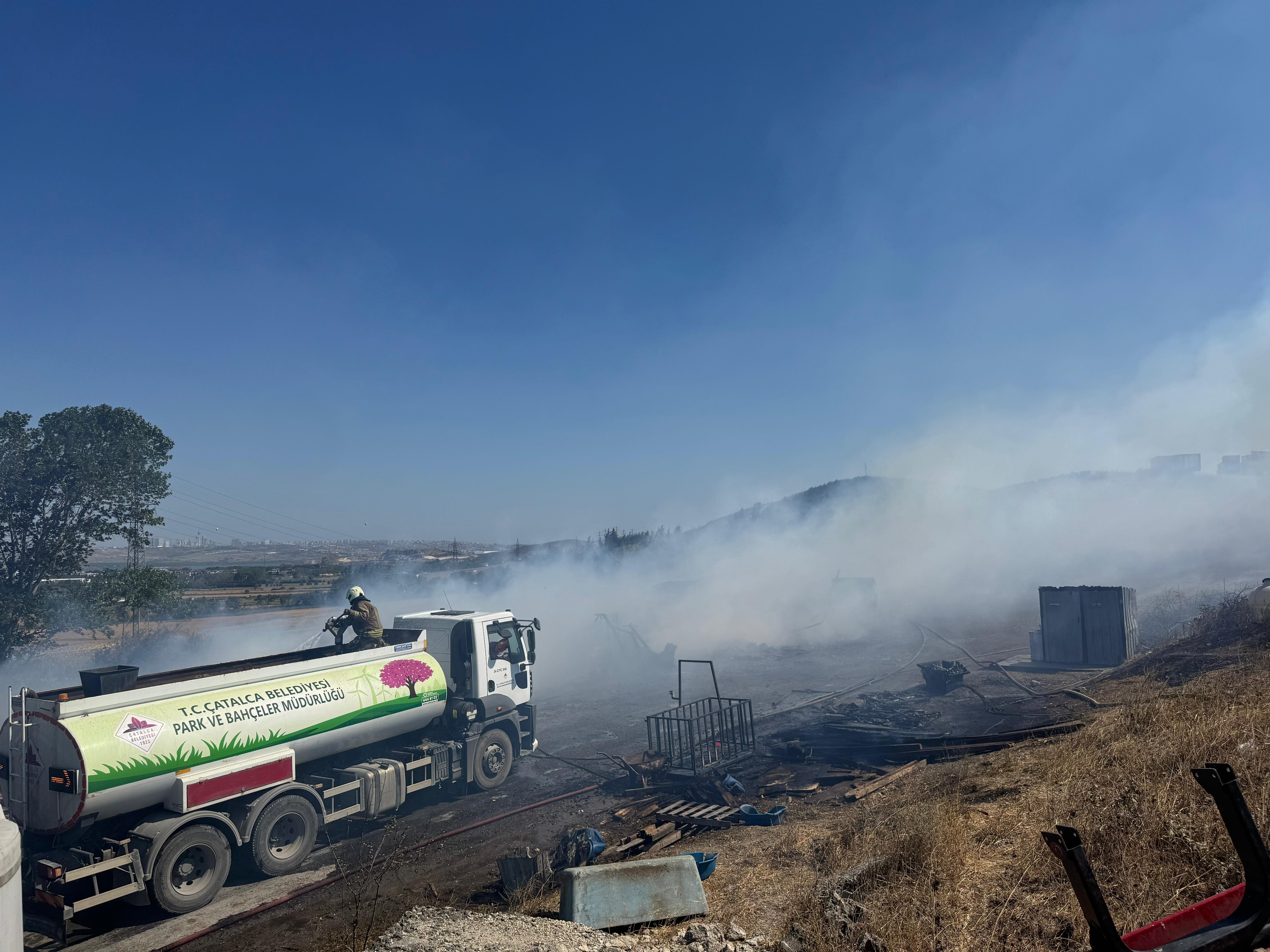 İstanbul Çatalca'da aynı anda iki farklı noktada yangın