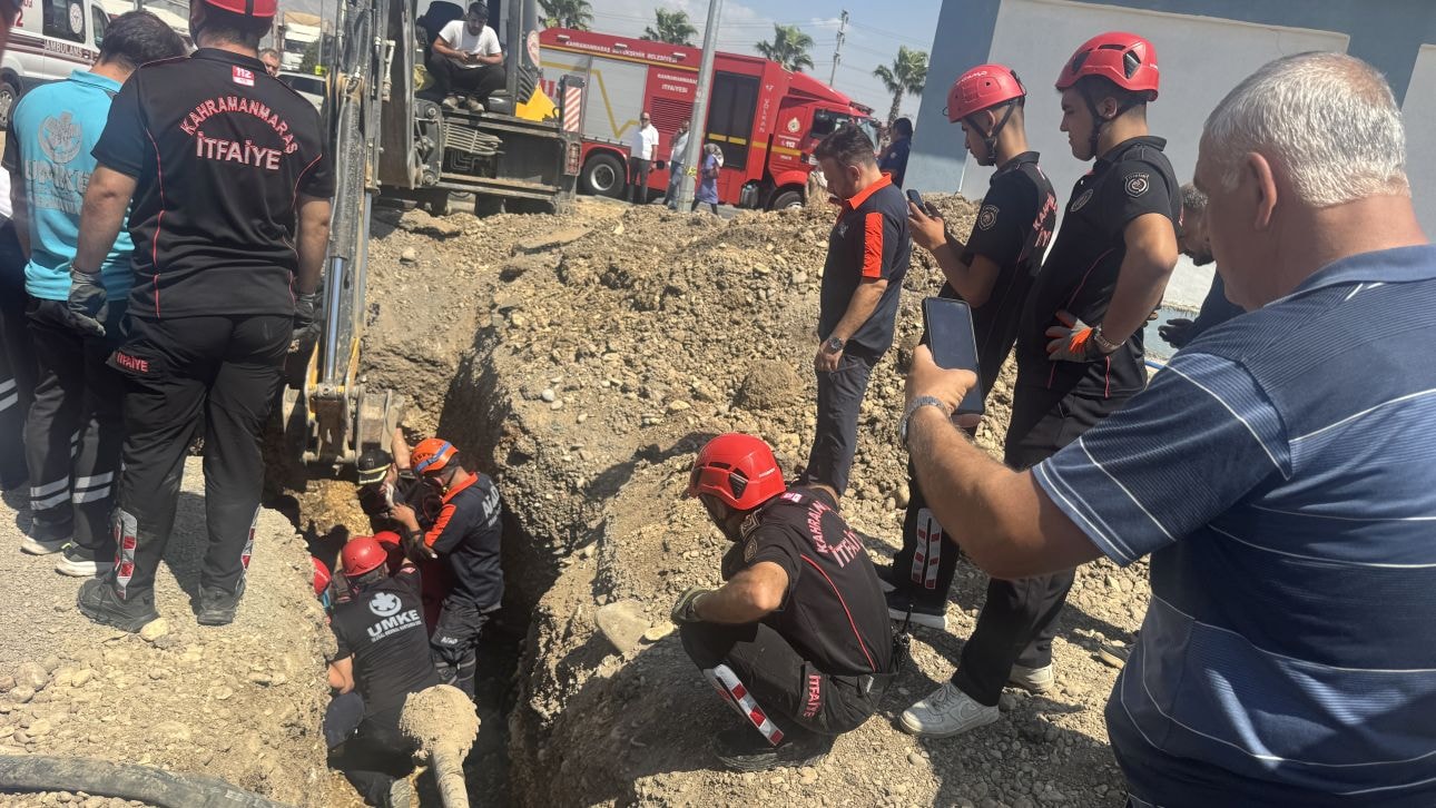 Kahramanmaraş'ta toprak kaydı operatör ölümden kıl payı kurtuldu