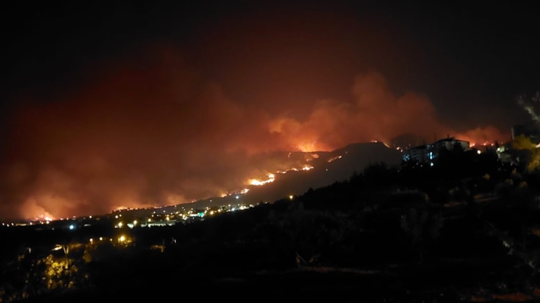 Denizli'de alevler yerleşim yerlerine ulaştı, iki mahalle ve hastane boşaltıldı