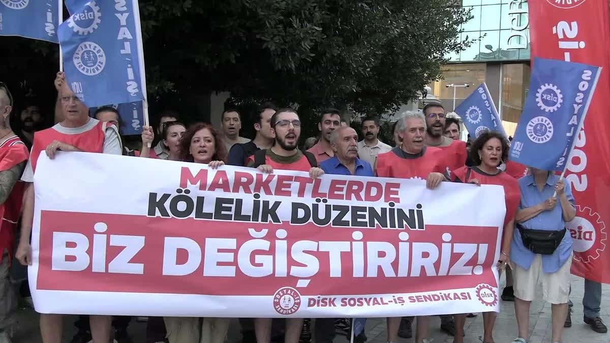 DİSK/Sosyal-İş’ten Kadıköy’de mağaza ve market işçileri için protesto