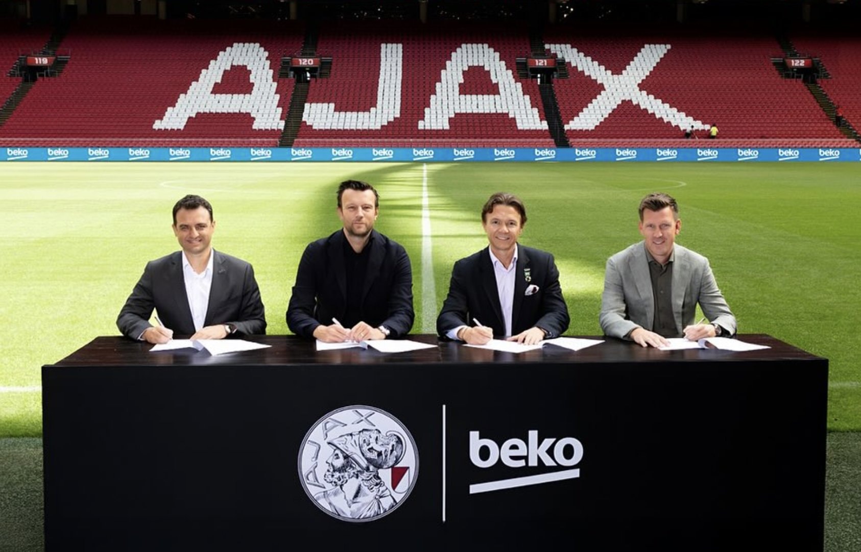 Koç Holding, Beko ile Ajax'a sponsor oldu