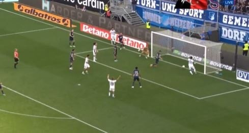 Galatasaray'ın rakibi Frankfurt'un kaçırdığı gol gündem oldu