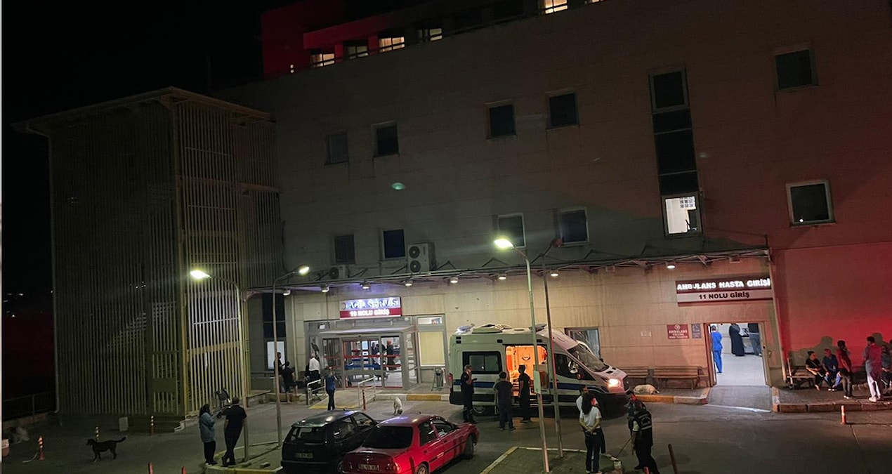 Sakarya'da Kan Donduran Hastane Olayı: Eşinden Şiddet! Eczacı Bayan Silahla Vuruldu