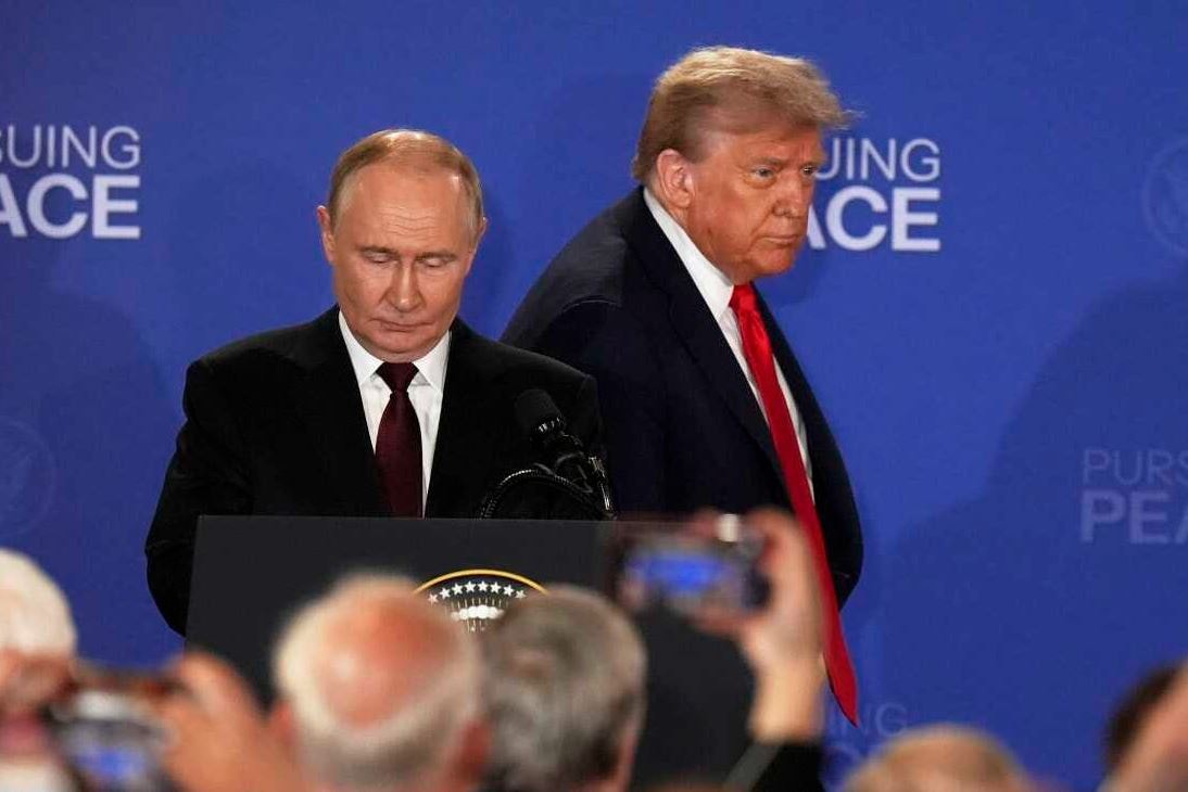 Trump ve Putin buluşmasında gizli belgeler otelde yazıcıda unutuldu