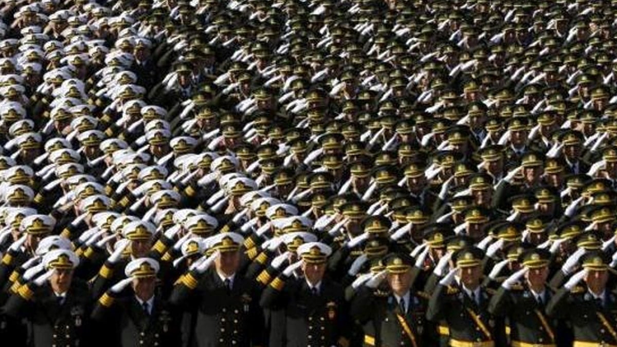 İşte terfi alan ve emekli edilen askerler