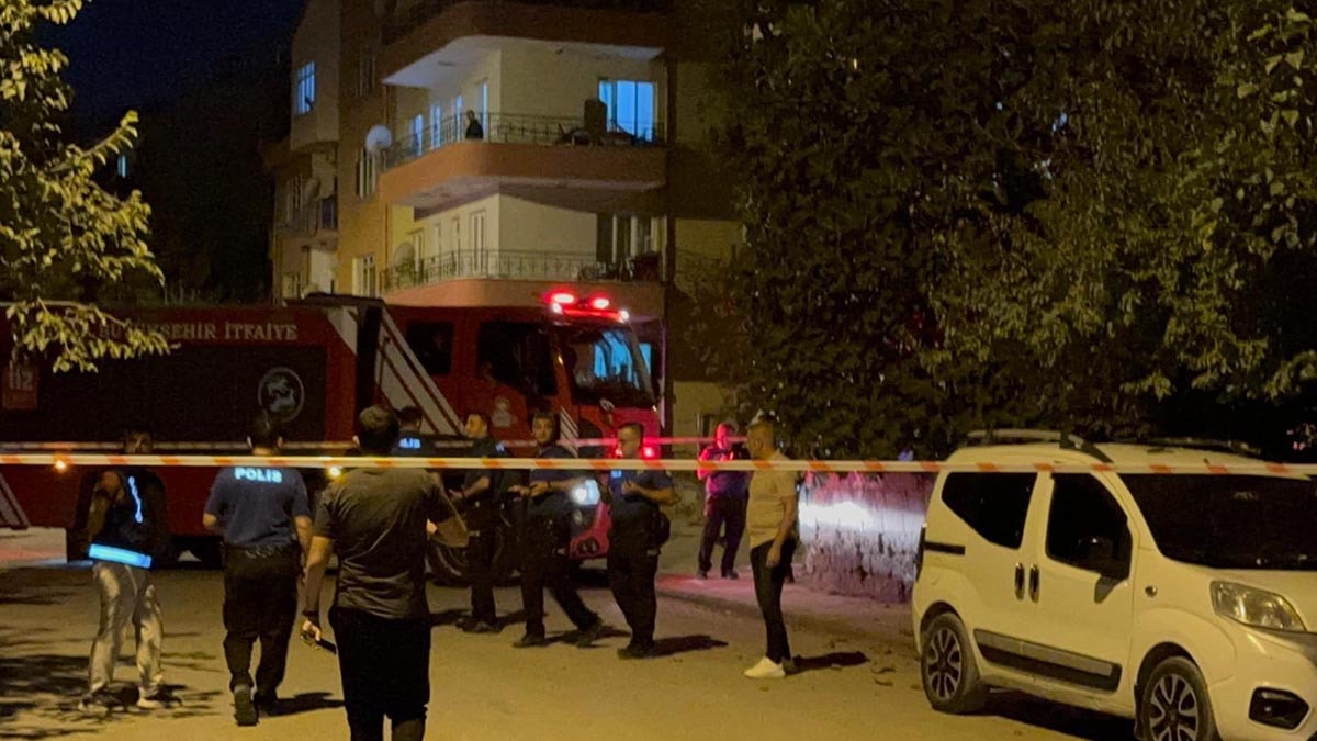 Malatya'da çatı çöktü, anne ve kızı son anda kurtuldu