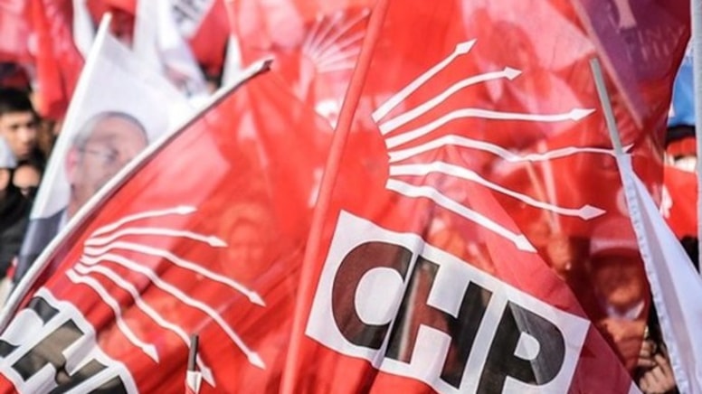 CHP lideri Özel'e memleketinde istifa şoku: İstifasını açıkladı, adaylıktan çekildi