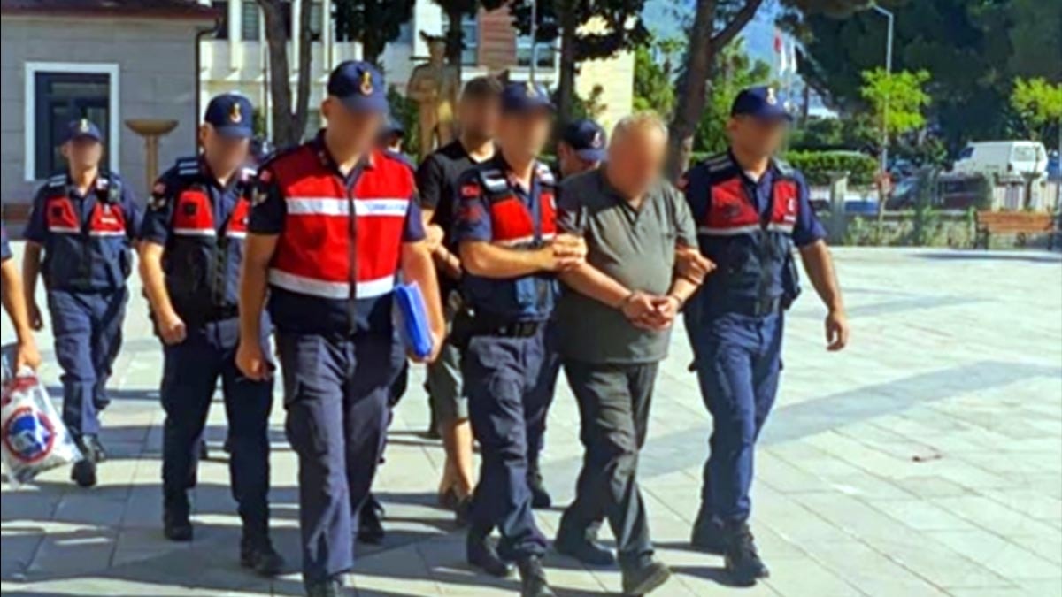 Mısır tarlasını uyuşturucu tarlasına çeviren karı koca tutuklandı