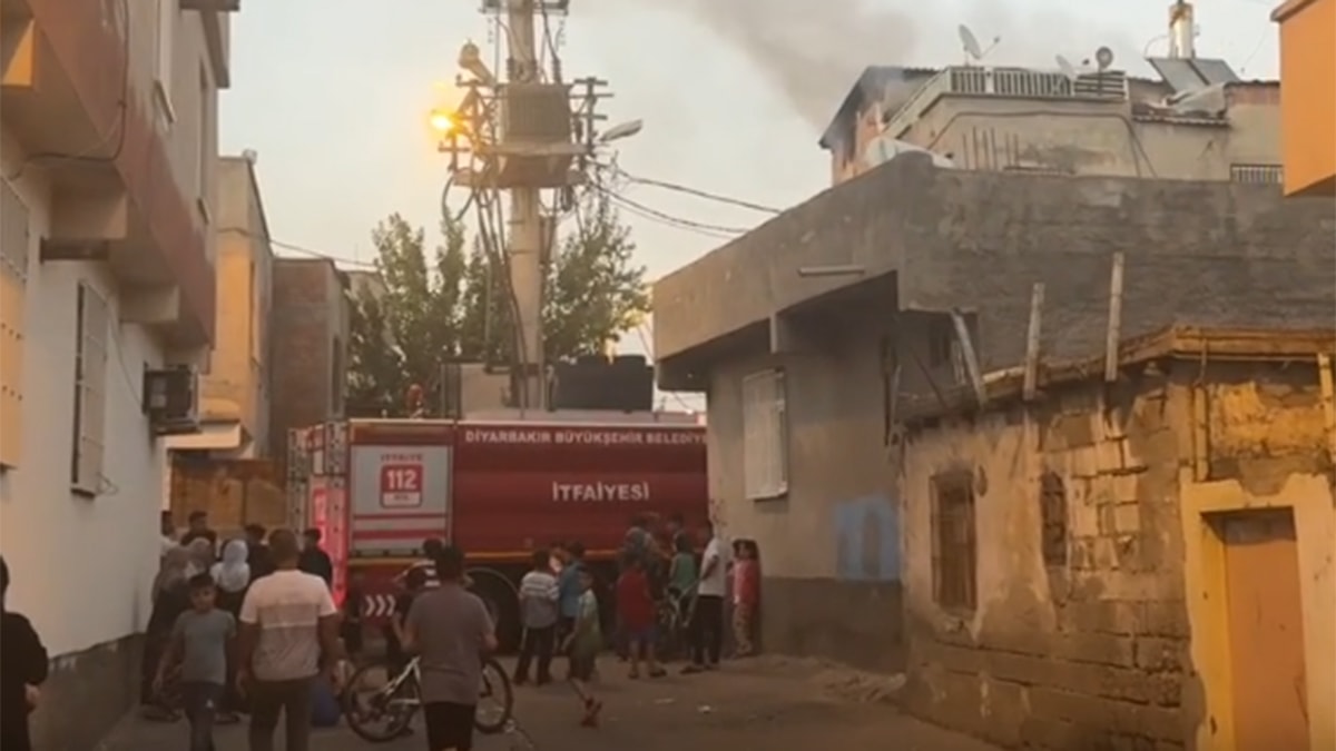 4 katlı binada yangın: 1’i ağır 3 yaralı