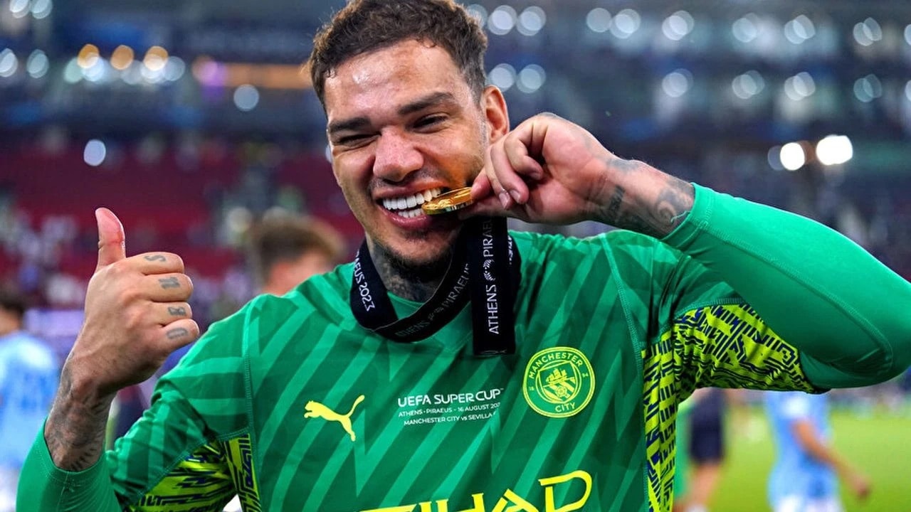 Galatasaray Ederson'a kavuşuyor! Kavukcu İngiltere'de