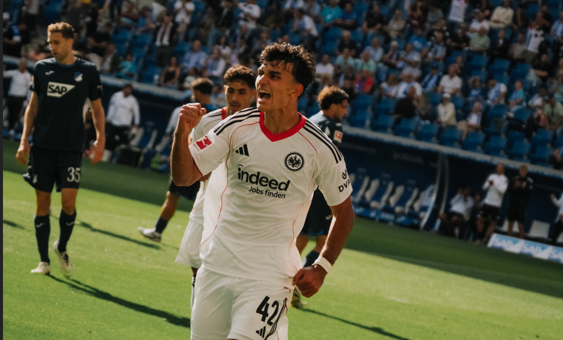 Can Uzun attı, Eintracht Frankfurt kazandı