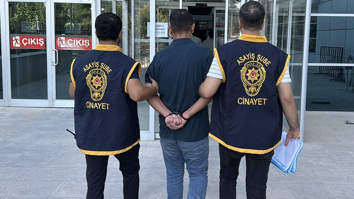 Markete bıçakla girip gasbetti