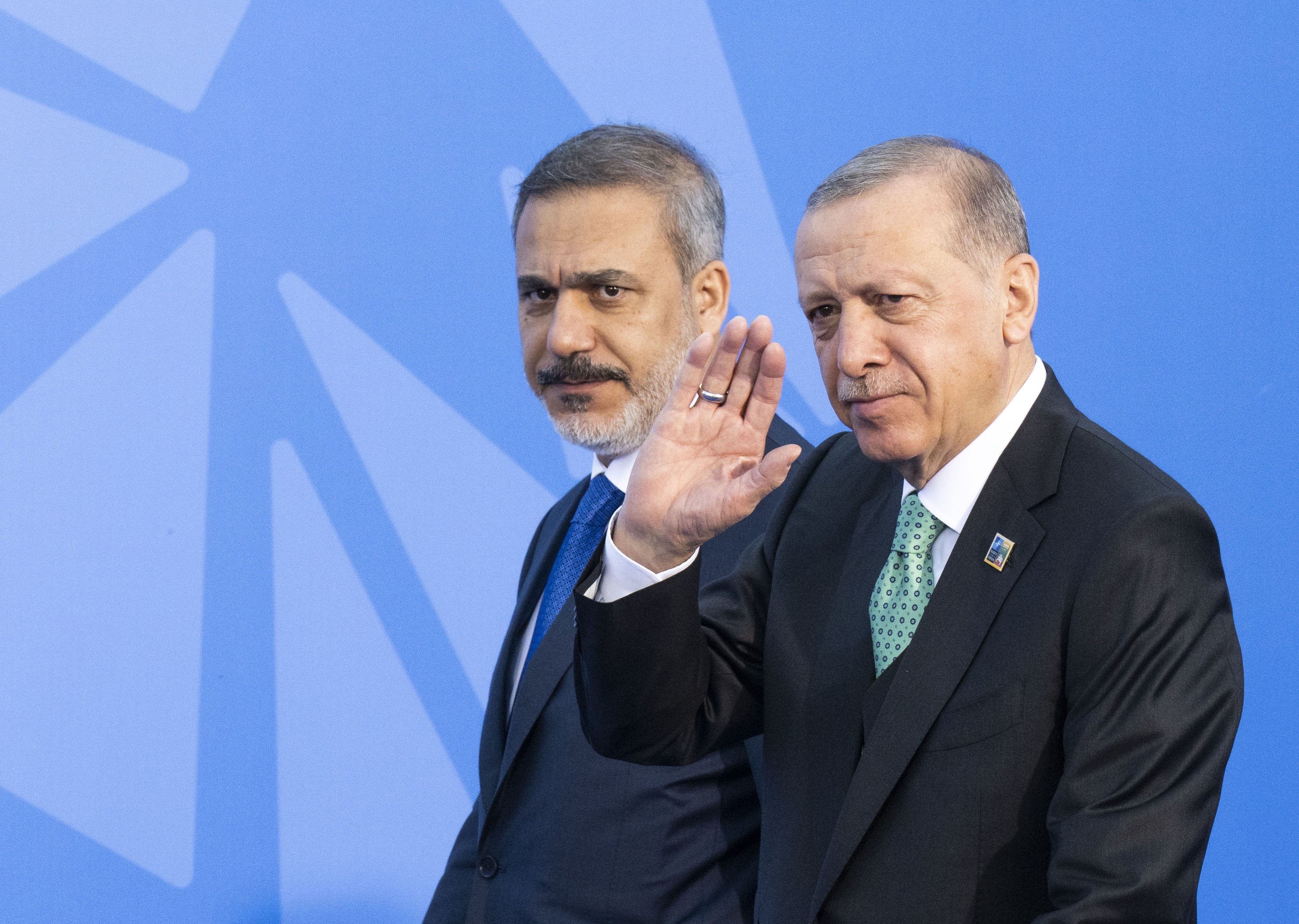 Yandaş yazar Hakan Fidan'ı istedi