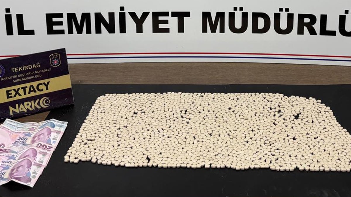 Tekirdağ'da 2 bin 474 sentetik ecza hapı ele geçirildi
