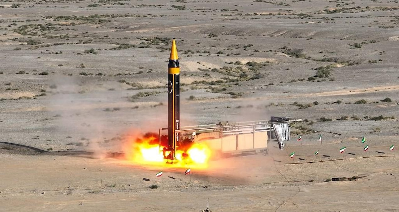 İran, ABD'nin Bombardımanına Rağmen Yeni Füze Denemelerine Başladı