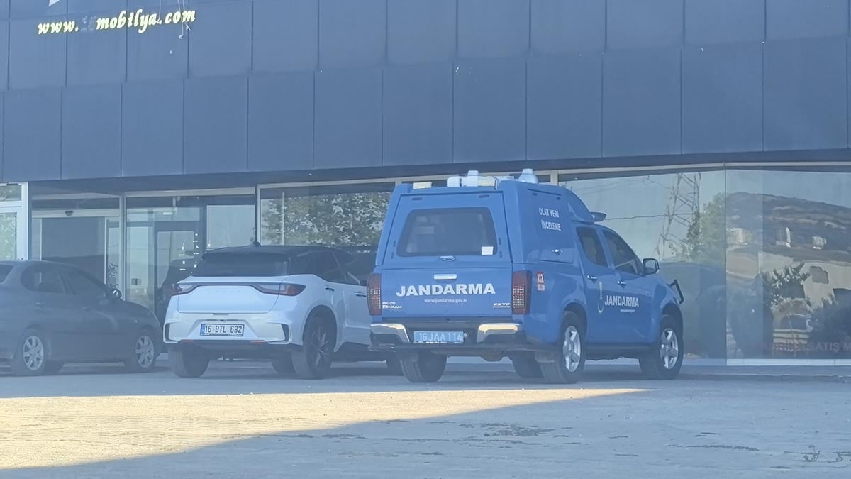 Mobilya imalathanesinde feci kaza! 3. kattan asansör boşluğuna düştü