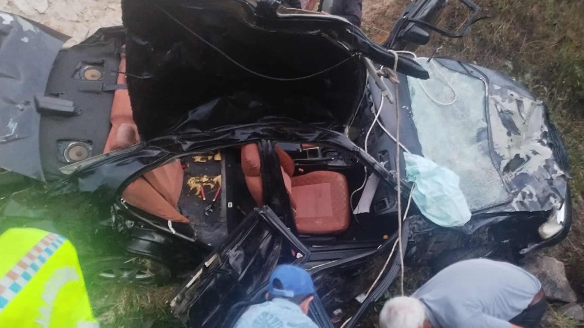 Tokat'ta otomobil devrildi: 2 kişi öldü, 3 kişi yaralandı