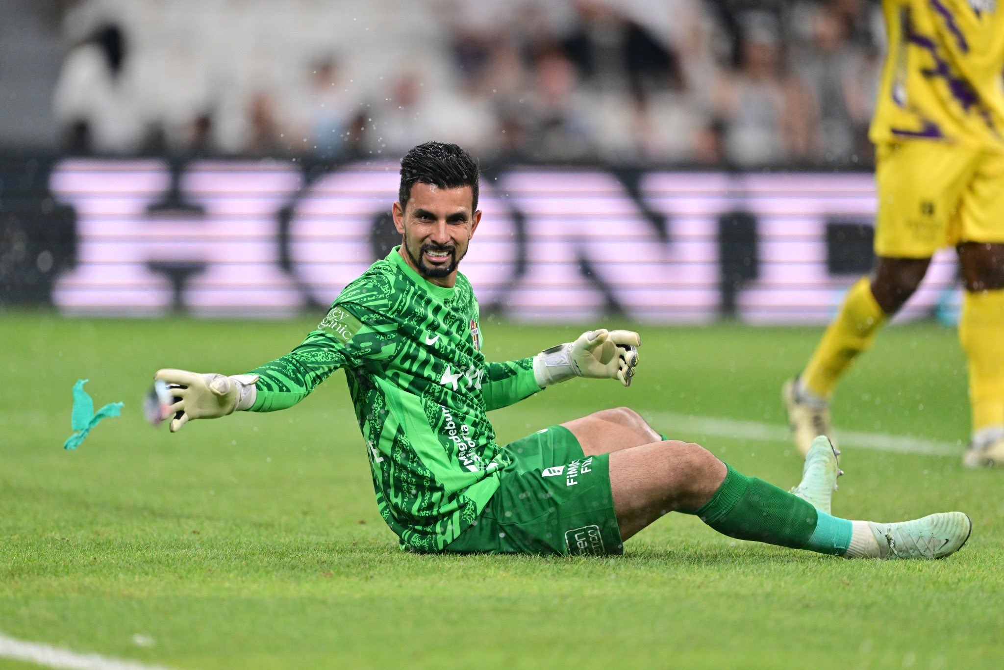 2 gün önce imza attı Dolmabahçe'de duvar ördü