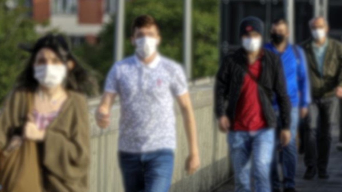 Türkiye'de bir mahalle maskeyle dolaşıyor!