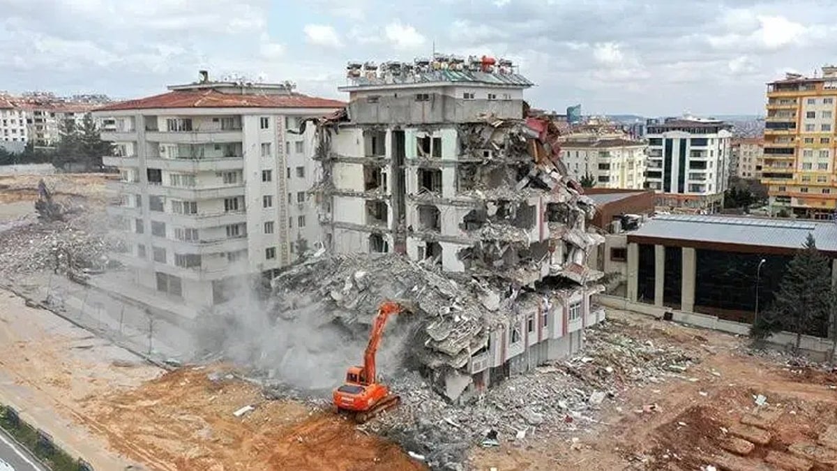 Deprem davalarında bir ilk: Kamu görevlisinin firari olduğu ortaya çıktı