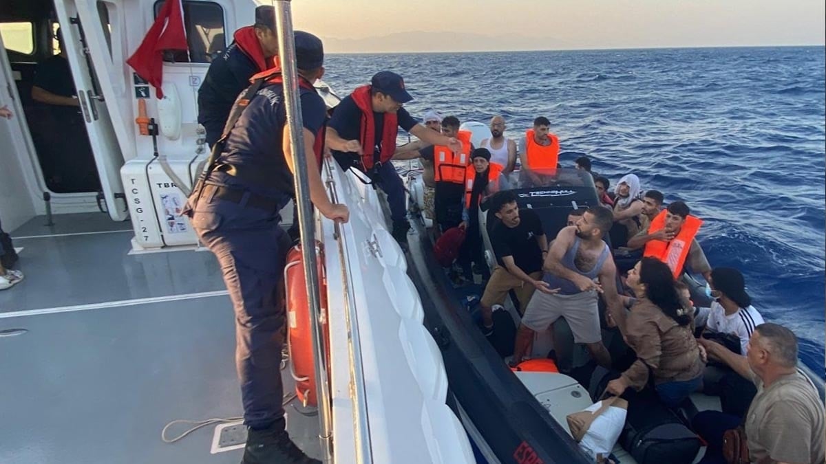 Muğla açıklarında 39 düzensiz göçmen kurtarıldı