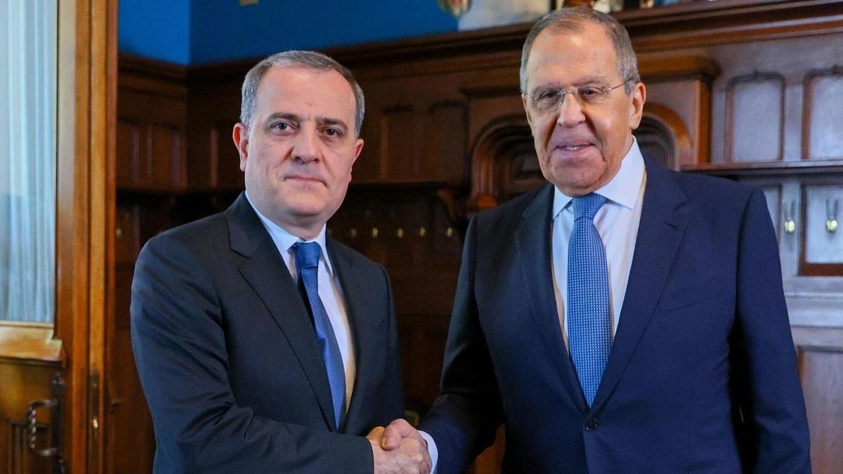 Rusya ve Azerbaycan dışişleri bakanları telefonda görüştü