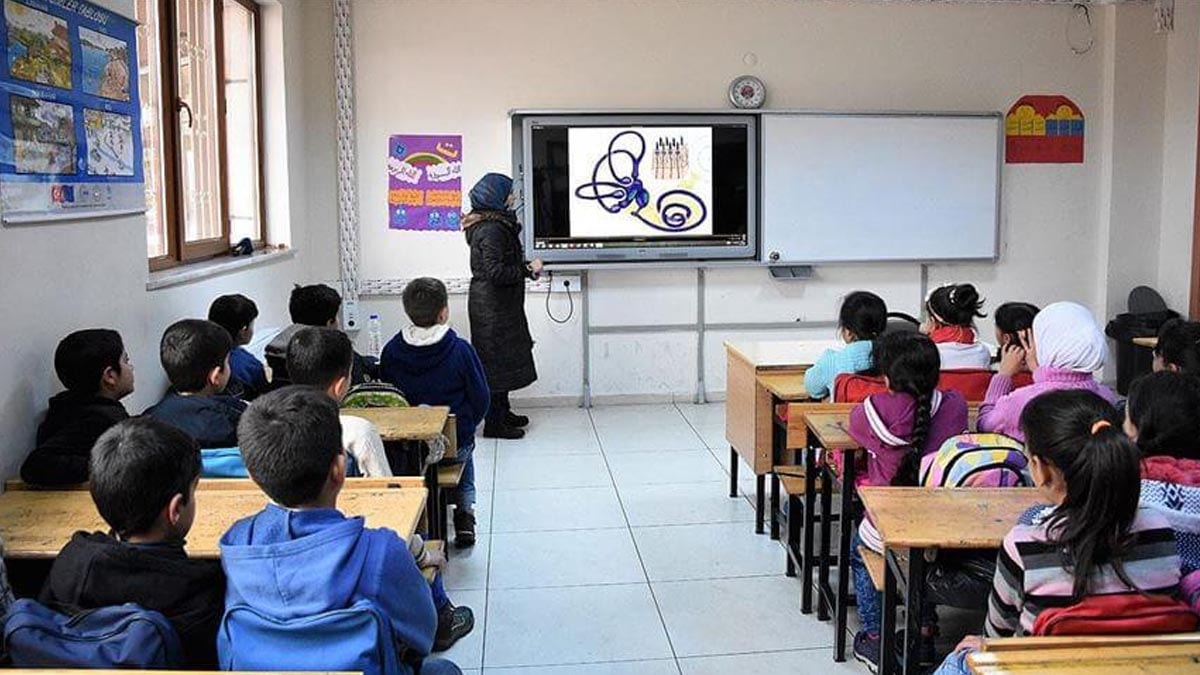 Bakanlık açıkladı: Suriyeli öğretmenler yetiştirilecek