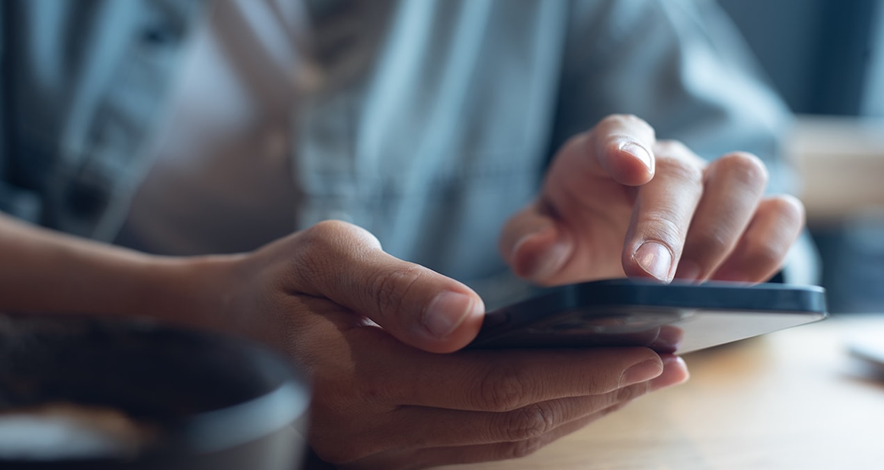 telefonjpg-iz3LUXMW7UG5B0qruSxejA Telefon tutuşunuz bu hastalığı tetikliyor: Tüm vücudu ağrı sarıyor