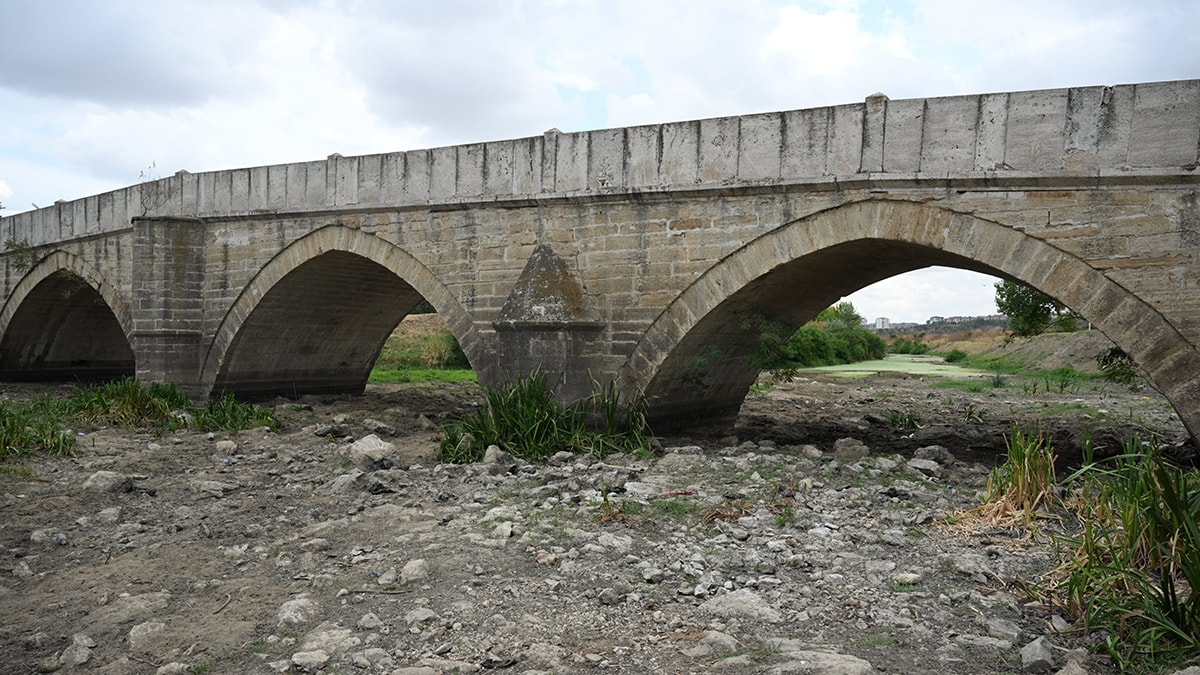 Tunca Nehri'nde su akışı durdu!