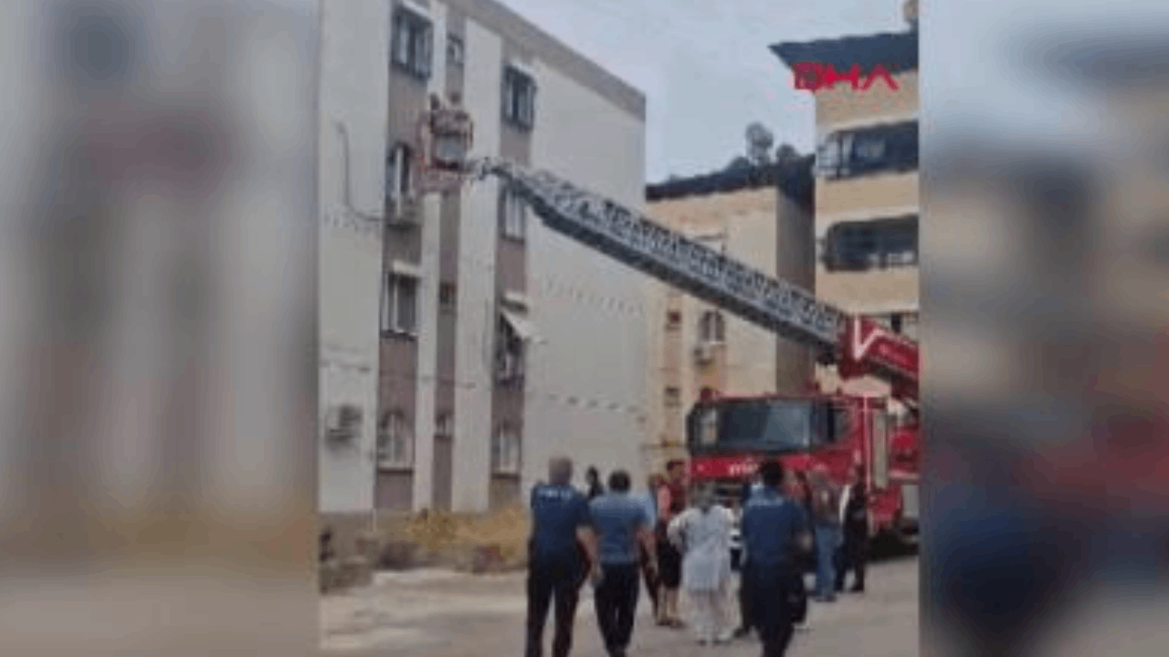 Apartman merdivenleri çöktü, 10 kişi mahsur kaldı