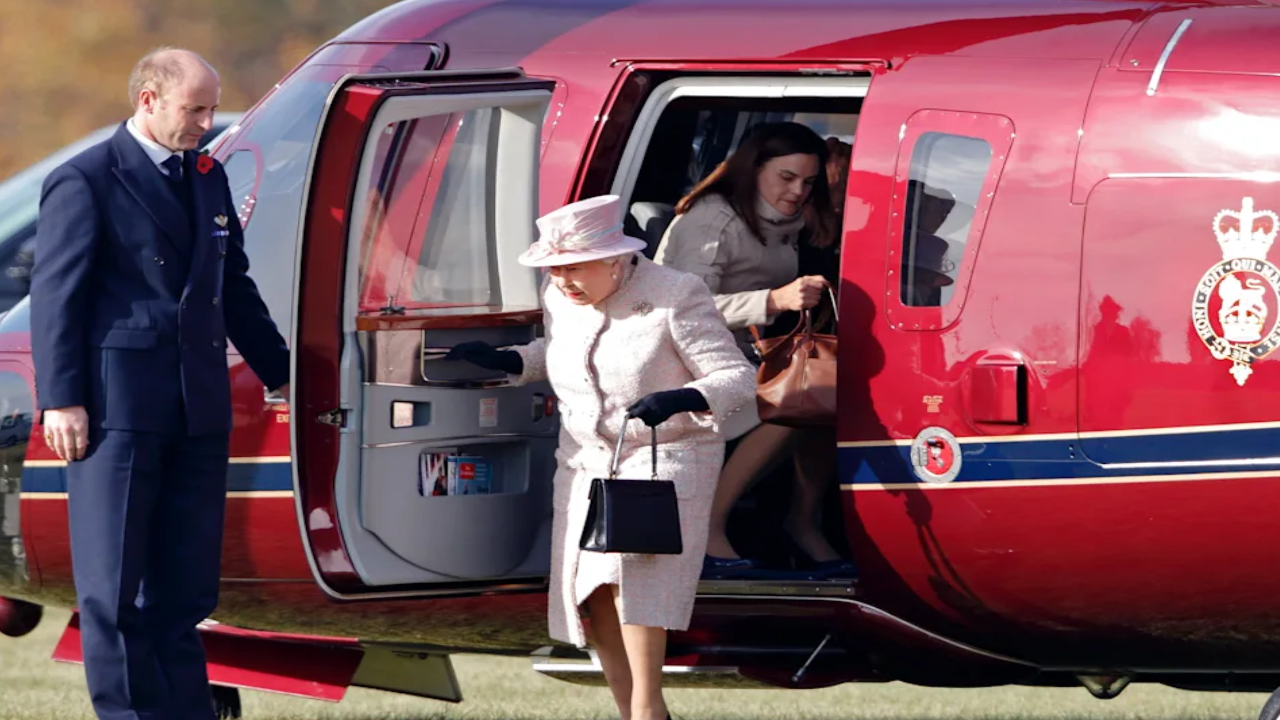 Kraliçenin helikopteri satılığa çıkarıldı