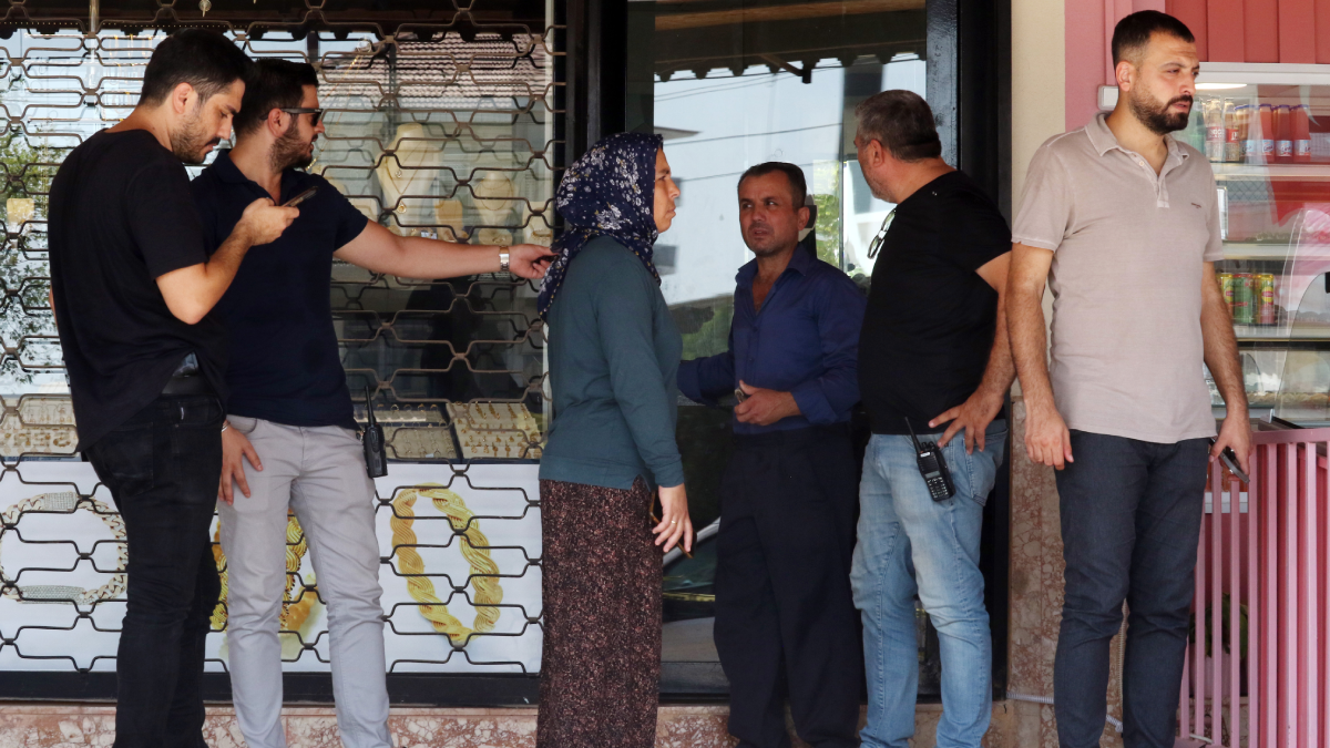Kuyumcudan 750 bin TL'lik bilezik çaldı