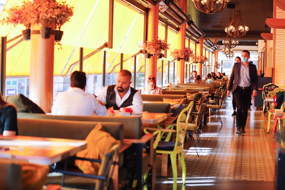 Yapay zekadan sahte yorum yaptıran işletme yakayı böyle ele verdi!